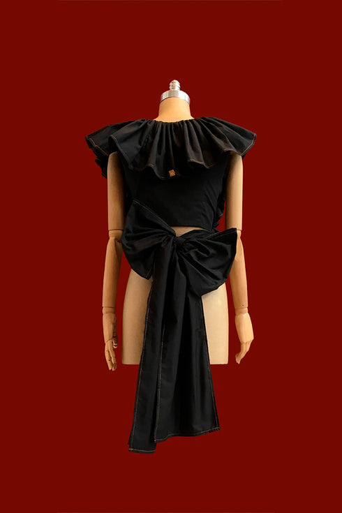 TOCUYO CROPPED TOP RUFFLES V NECK BLACK